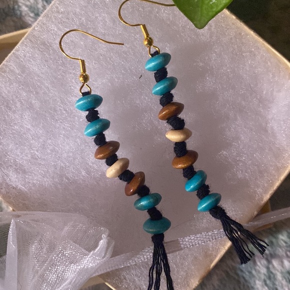 Southwestern Hand Crafted Macrame Tassel Fringe Earrings Wood Beaded Accents - Picture 2 of 8